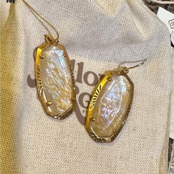 Kendra Scott Yellow Rose Elle vintage gold earrings in Iridescent Abalone - Picture 3 of 6